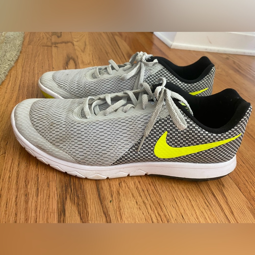 Men’s Nike sneakers, size 11